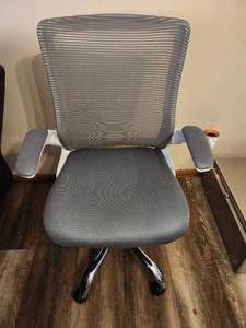 lot 213 image: Creativity Mesh Office Chair with Chrome Base Gray