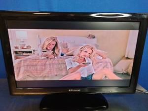 lot 11 image: 22 Polaroid LED television with DVD Player