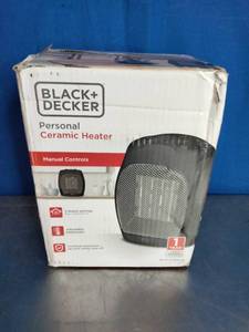 lot 32 image: BlackDecker Personal Ceramic Heater.