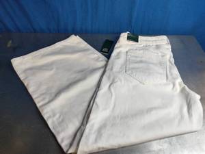 lot 44 image: Wild Fable Low-Rise Baggy Jeans