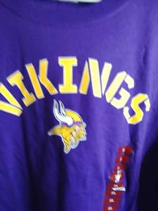 lot 50 image: Minnesota Viking T-Shirt Size XL