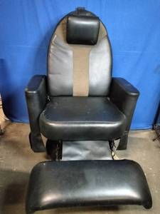 lot 59 image: Barber Chair 