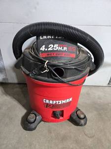 lot 2 image: Craftsman 12 Gallon 4.25 HP WetDry Shop Vac