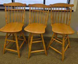 lot 10 image: Set of 3 Wooden Spindle Back Counter-Height Chairs