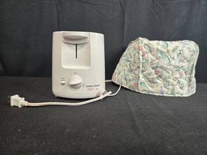 lot 49 image: Black & Decker Opti-Toast 2-Slice Toaster with Quilted Cover