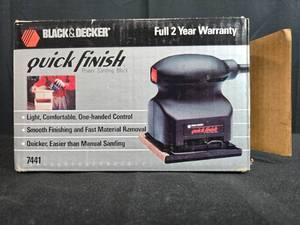 lot 50 image: Black & Decker Quick Finish Power Sanding Block Model 7441