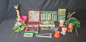 lot 141 image: Vintage Christmas Holiday Decor and Lighting Collection