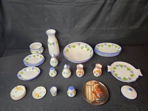 lot 172 image: Ceramic Kitchenware Collection Hand Painted by Giovanni Vietri Italy