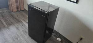 Avanti Mini Fridge with Freezer and a dimension of 19"L x 18"W x 24"H