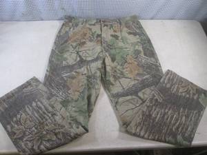 lot 17 image: (CS) Pair of Duxbak Camo Pants Size...