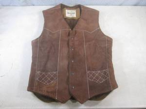 lot 25 image: (BR1) RanchWear Leather Lined Vest ...
