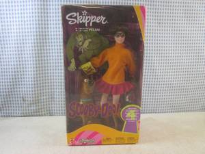 lot 121 image: (BSB) Vintage 2002 Barbie Skipper a...