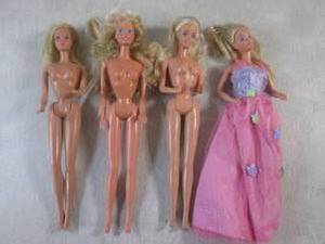 lot 135 image: (CS) 4 Vintage 1966 Barbie Dolls...