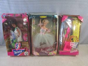 lot 139 image: (A-3) 3 Barbie Dolls with Boxes As ...