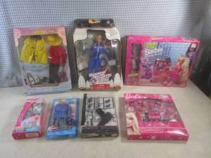 lot 140 image: (EW3) Assorted Barbie Items - Space...