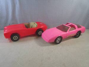 lot 142 image: (CS) 2 Doll Cars...