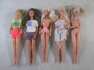 lot 146 image: (BS) 5 Assorted Barbie Dolls...