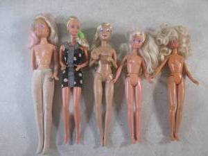 lot 148 image: (BS) 5 Assorted Dolls...
