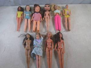 lot 152 image: (BS) Assortment of Dolls...