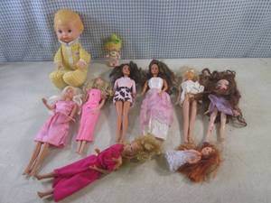lot 153 image: (CS) Assortment of Dolls...