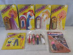 lot 156 image: (CSB) Vintage Dazzle Dolls and Othe...
