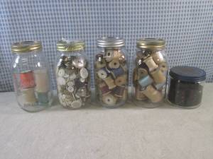 lot 37 image: (CS) Assorted Vintage Buttons, Domi...