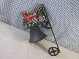lot 38 image: (EC1) Vintage Cast Iron Bell and Tr...