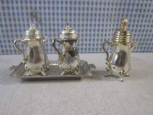 lot 41 image: (CNTR) Vintage Teapot Salt and Pepp...