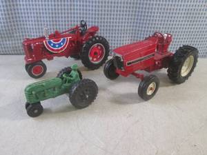 lot 42 image: (CS) 2 Red Metal Cast Tractors and ...