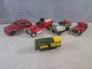 lot 43 image: (CSB) Vintage Cast Aluminum Car, Fi...