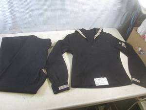 lot 44 image: (EW3) Vintage US Navy Cracker Jack ...