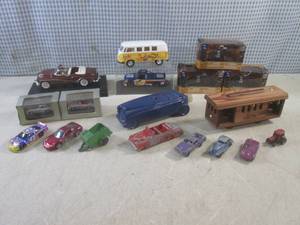 lot 50 image: (EW3) Die Cast 1953 Buick Skylark, ...