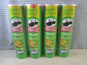 lot 171 image: (B-3) 4 Party Stack Size Pringles S...