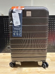 lot 8 image: Skyway 20 Hard Side Carry On