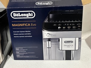 lot 14 image: DeLonghi Magnifica Evo Espresso Machine