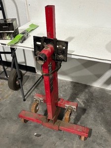 lot 18 image: Engine Stand