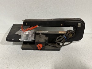 lot 19 image: Dremel Moto-Shop Saw