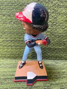 lot 252 image: Minnesota twins Rod Carew Bobblehead with Bat