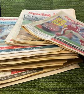 lot 351 image: Mixed Lot of 80s Sporting News Editorial-  Includes Joe Montana San Fran 49ers & Frank Viola Minnesota Twins Baseball