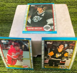 lot 16 image: 1989-90 Topps Hockey Set (#1-198) Joe Sakic Rookie