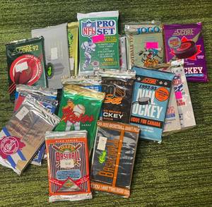 lot 415 image: 21 Different Mixed Sport Sealed Random Packs