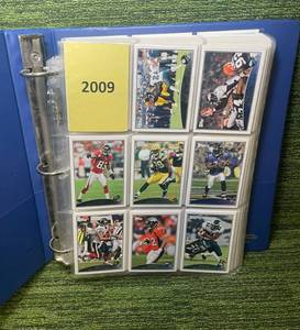 lot 386 image: 2009 Topps Football Complete Set in Binder  (#1-440)