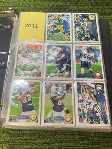 lot 425 image: 2011 Topps NFL Football complete Set in Binder  (#1-440)