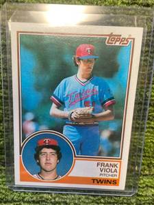 lot 469 image: 1983 Topps Frank Viola RC ROOKIE CARD