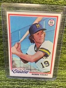 lot 467 image: 1978 Topps Baseball Robin Yount- Milwaukee Brewers