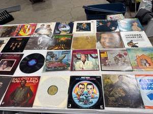lot 0686 image: Collection of 72 Vinyl Records