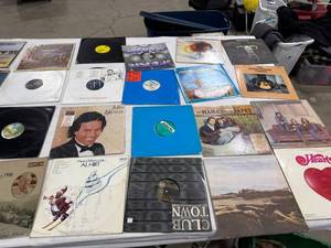 lot 0690 image: 36 Assorted Vinyl Records
