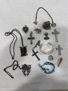 lot 0702 image: Assorted Jewelry Collection