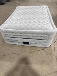 lot 0710 image: Quilted Top Intex Air Mattress