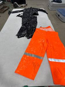 lot 0711 image: Rain Gear Workwear Protective Suits